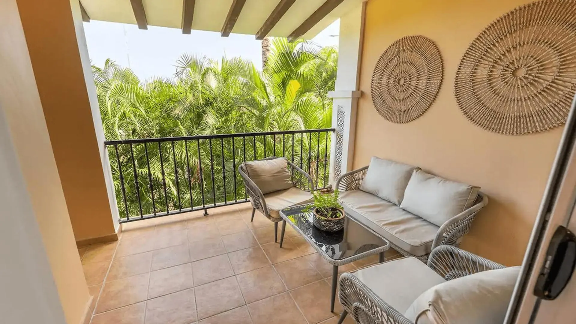 Alojamiento Familiar En Punta Cana Con Piscina